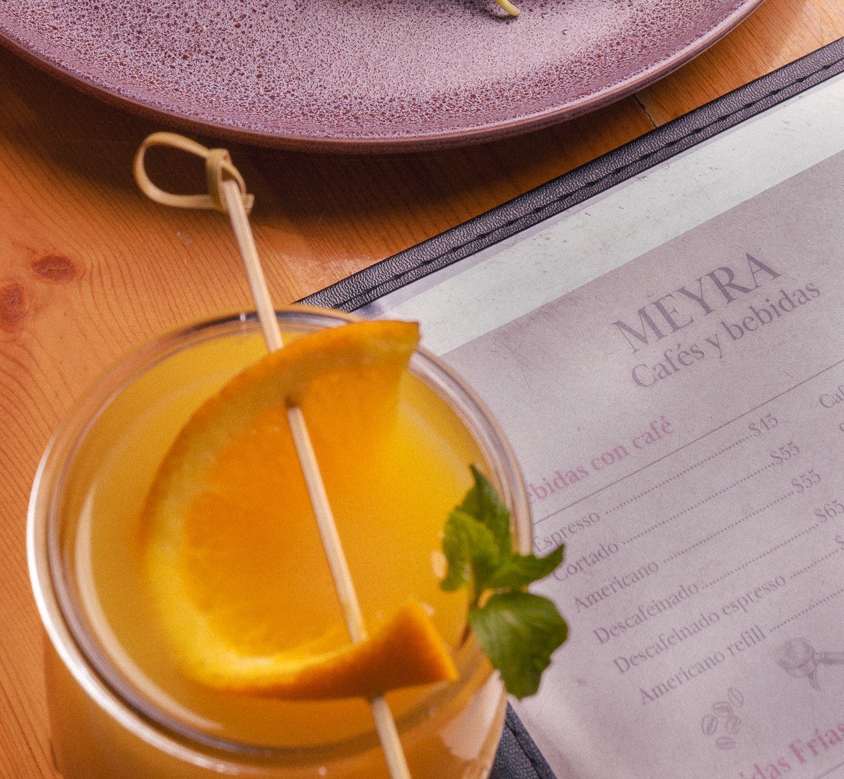 Bebida refrescante con la carta MEYRA